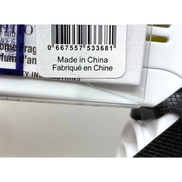 Bath & Body Works Magical Holiday Gingerbread House Wallflower Nightlight - Picture 7 of 7